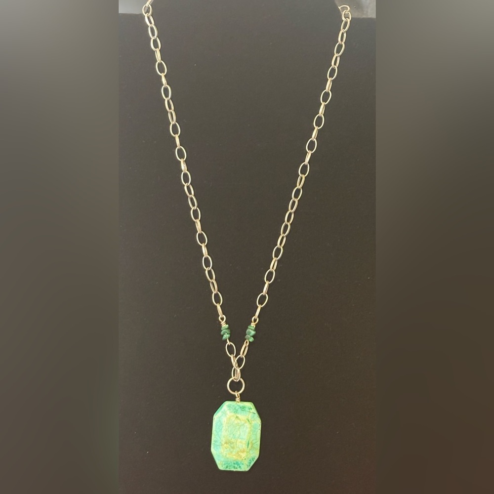 Elegant Gold Necklace with Green Pendant